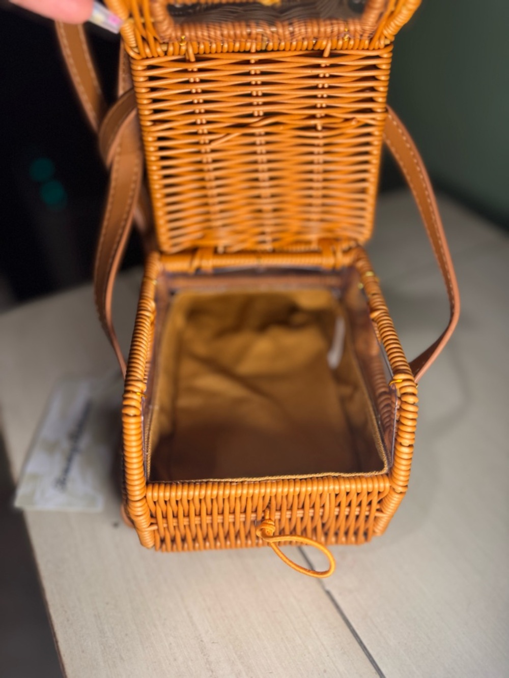 Tommy Bahama Wicker Woven Car Bag with Tan Straps NWT - Picture 3 of 4
